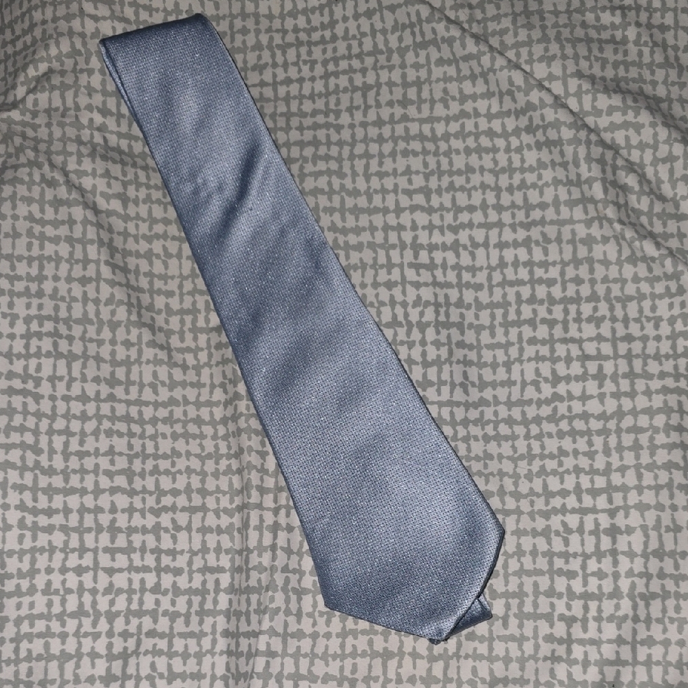 Giorgio Armani Classic Light/Steel Blue Tie 100% silk. ***PULL IN FABRIC**